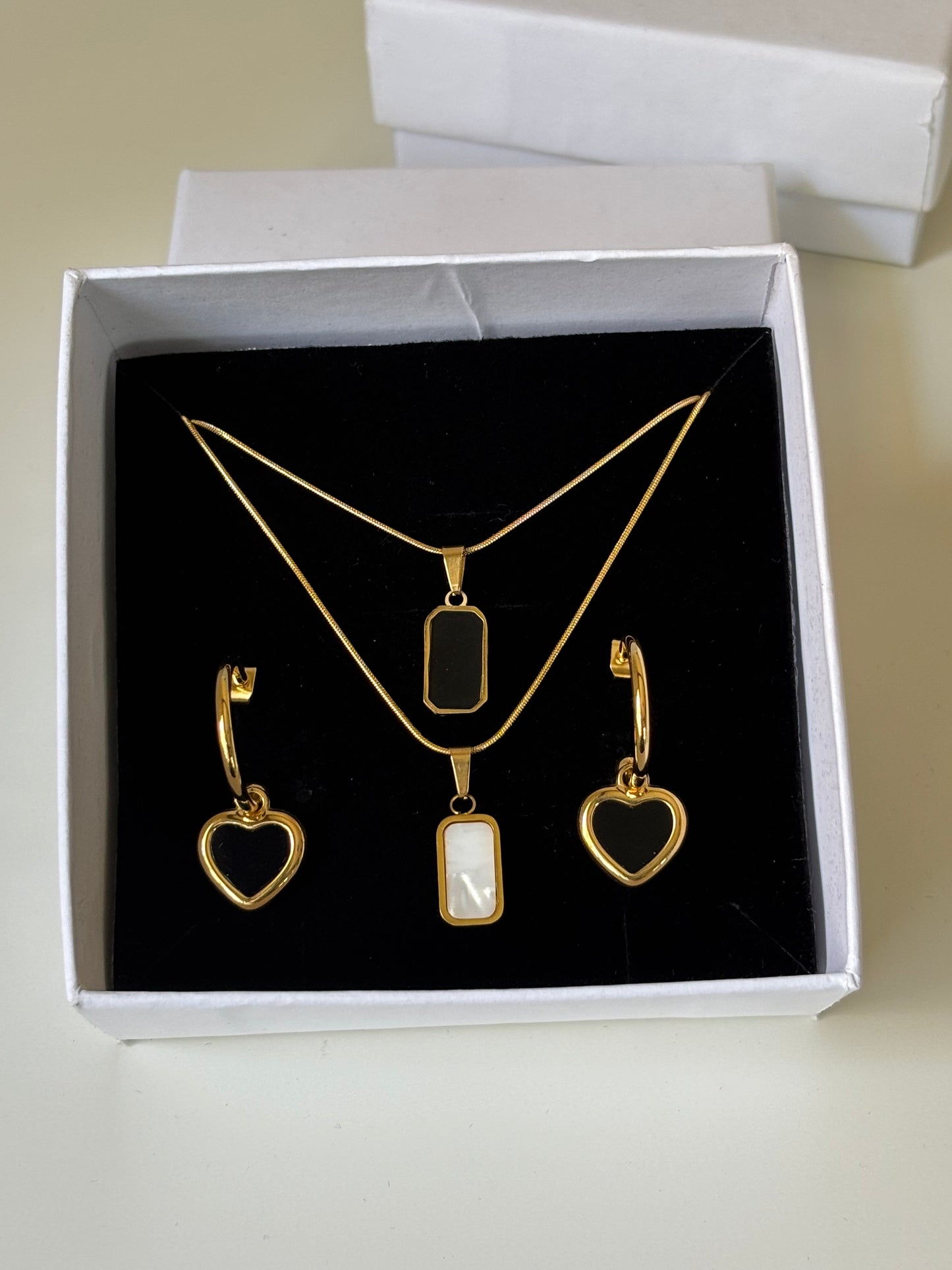 Black-White Reversible Pendant Necklace Set