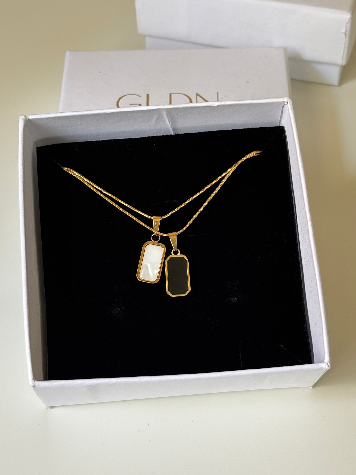 Black-White Reversible Pendant Necklace Set