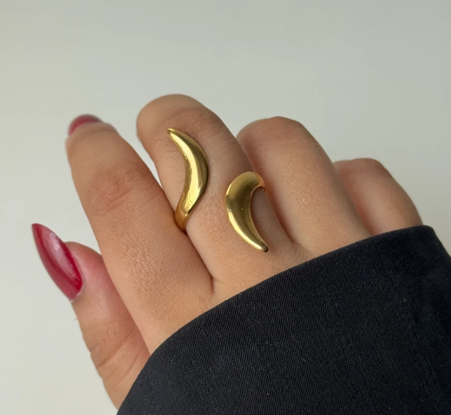 Vixen Statement Ring
