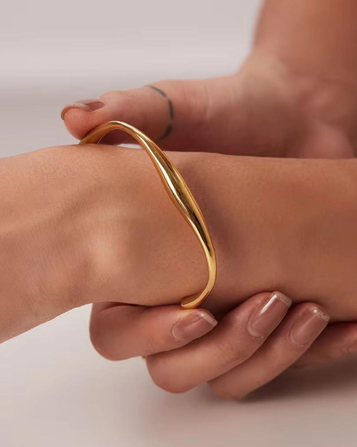 Roman Statement Handcuff