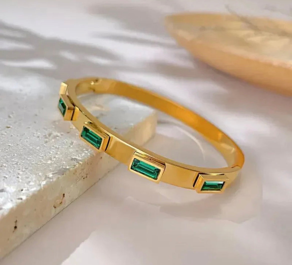 Vivi Emerald Stone Band