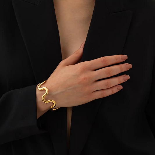 Alora Wavy Bracelet