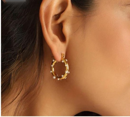 Luca Pearl Round Hoops