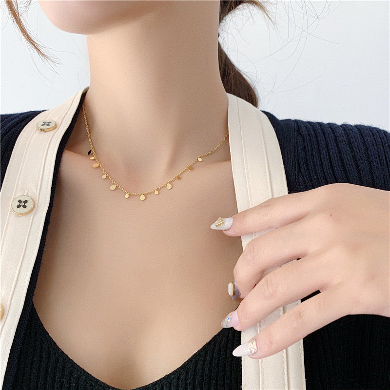 Mini leaf dainty necklace
