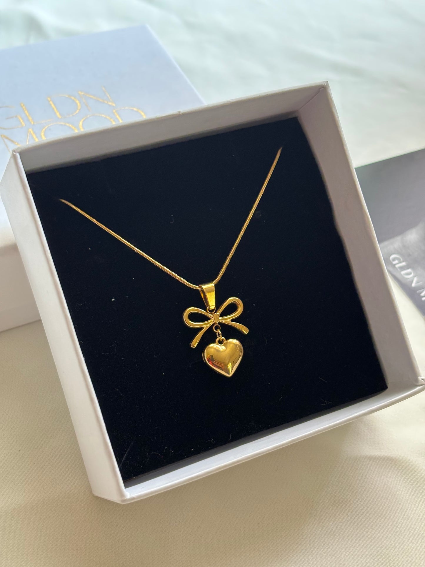 Naomi Bow Neckchain