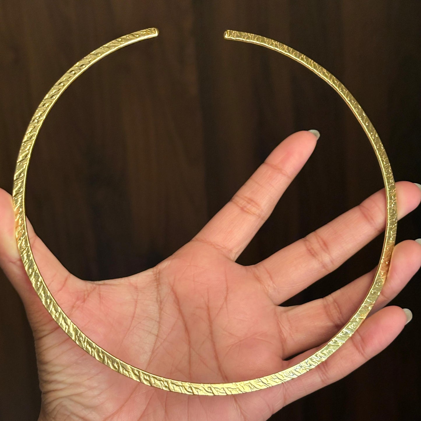 Textured Hasli Necklace Adjustable