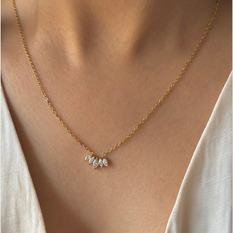 Selena Dainty Pendant Necklace