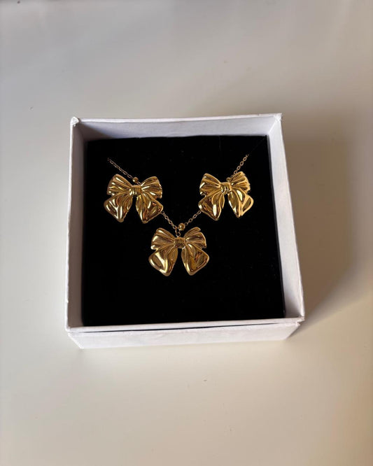 Josie Broad Bow Necklace Set
