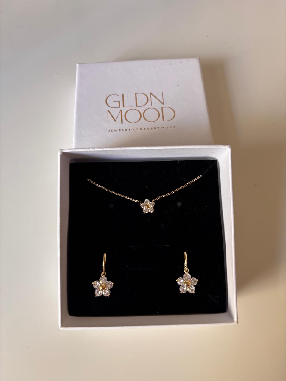 Nora Huggies & Necklace Set