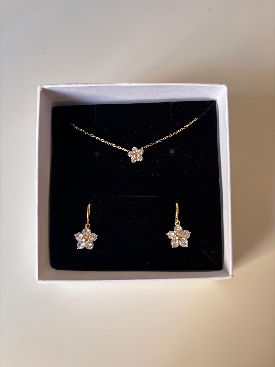 Nora Huggies & Necklace Set