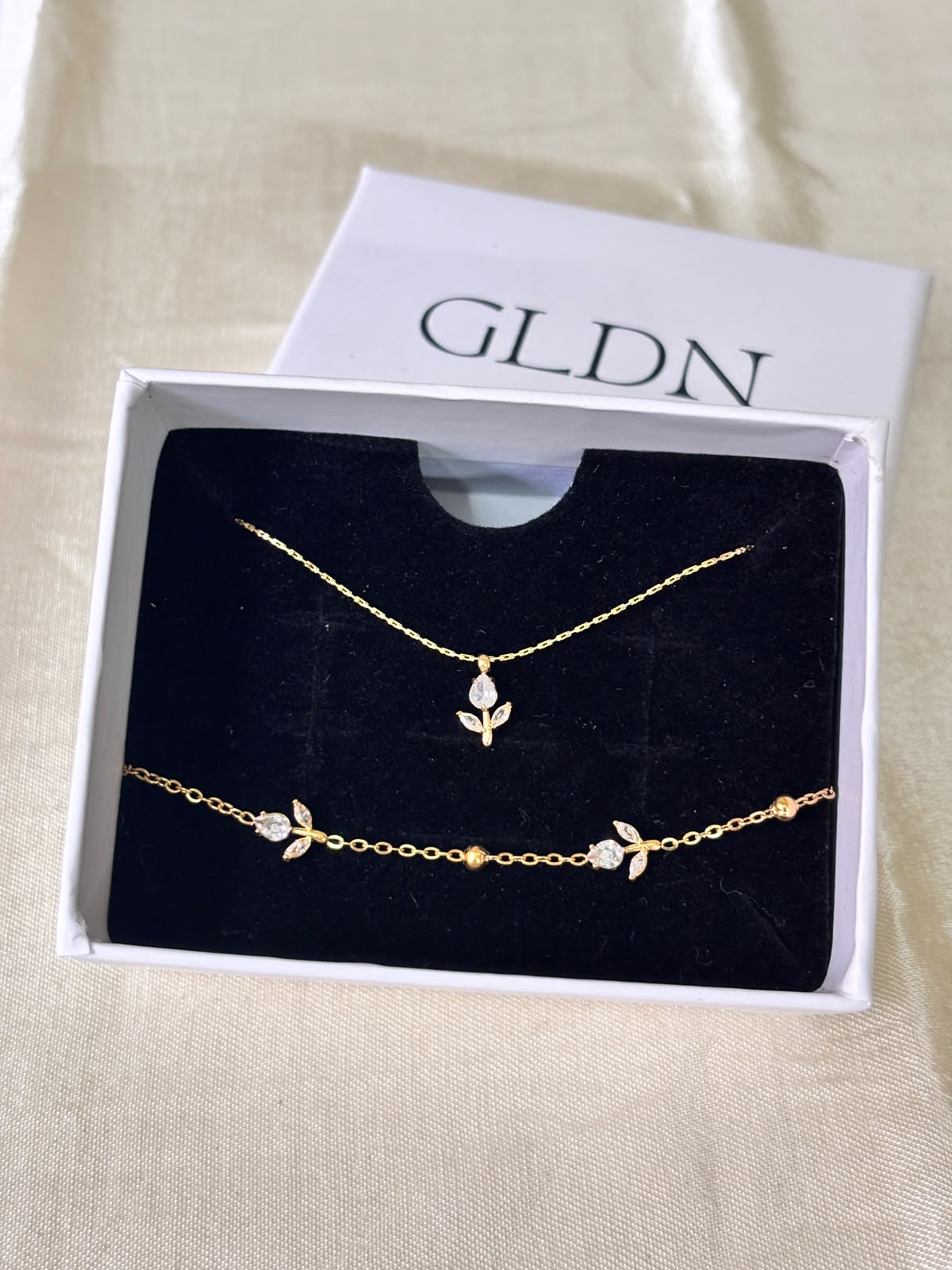 White Crystal Tulip Bundle- Necklace and Bracelet